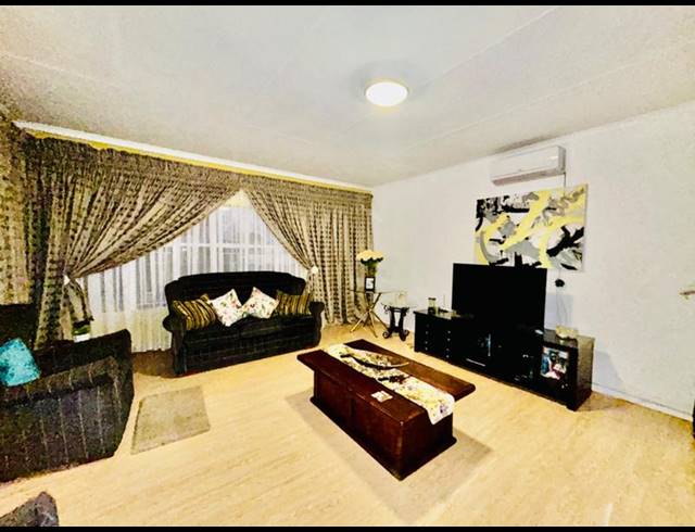 3 BEDROOM HOUSE FOR SALE IN VANDERBIJLPARK CE 4